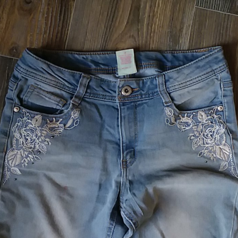 Jean's - Picture 3 of 4